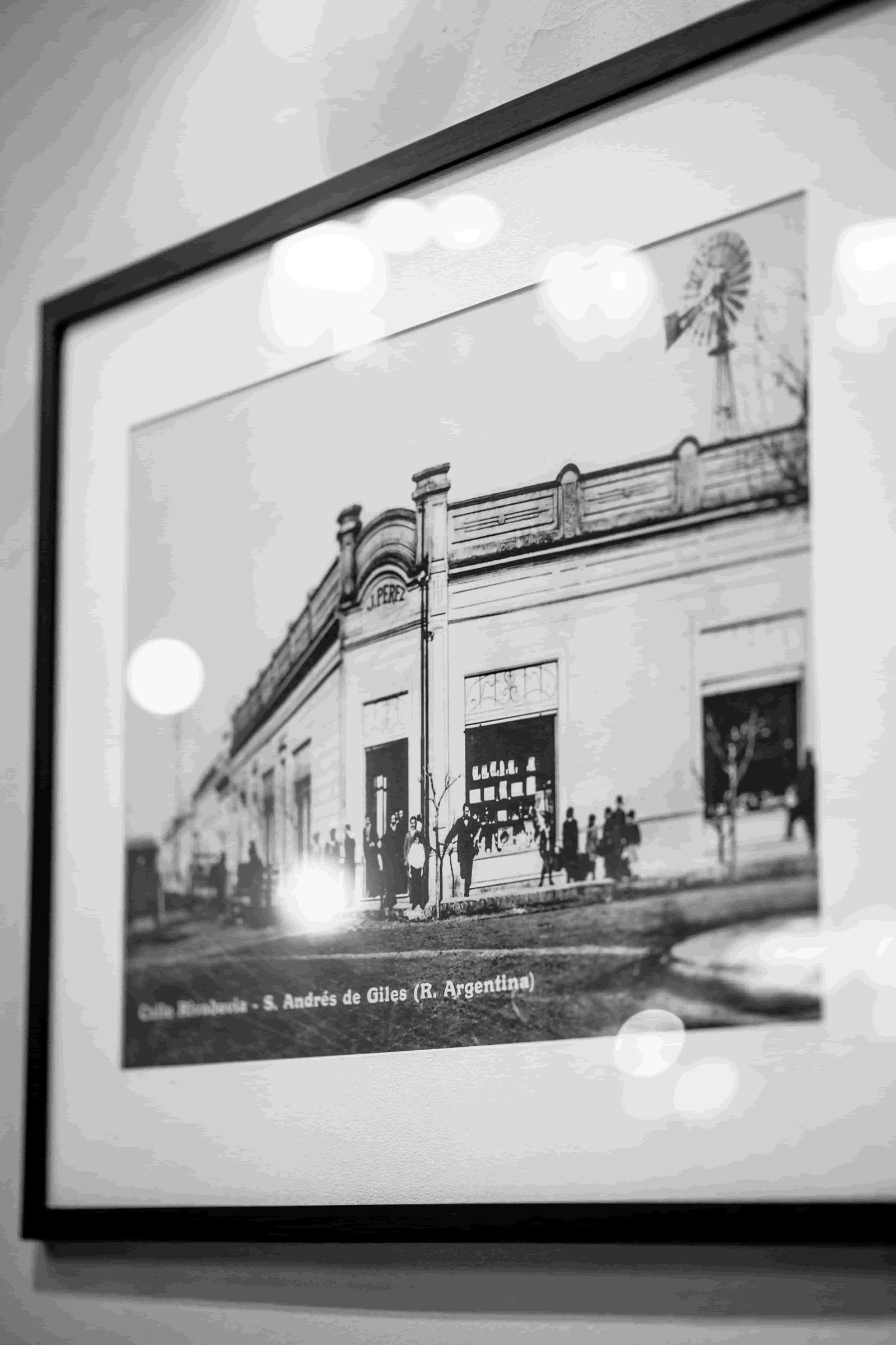 Fotografía histórica de San Andrés de Giles en el salón
